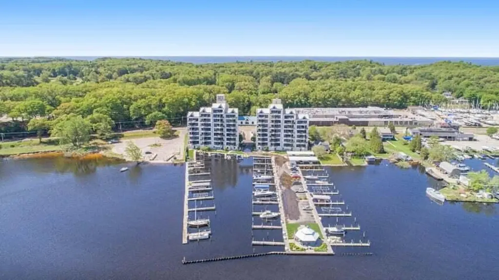2964 Lakeshore Drive Muskegon City MI 49441