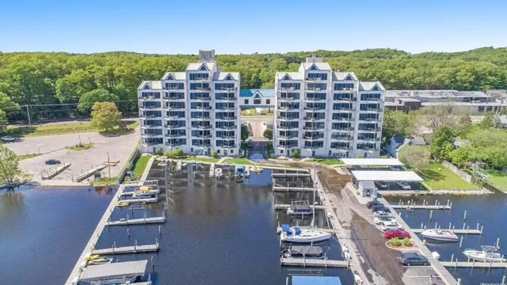 2964 Lakeshore Drive Muskegon City MI 49441
