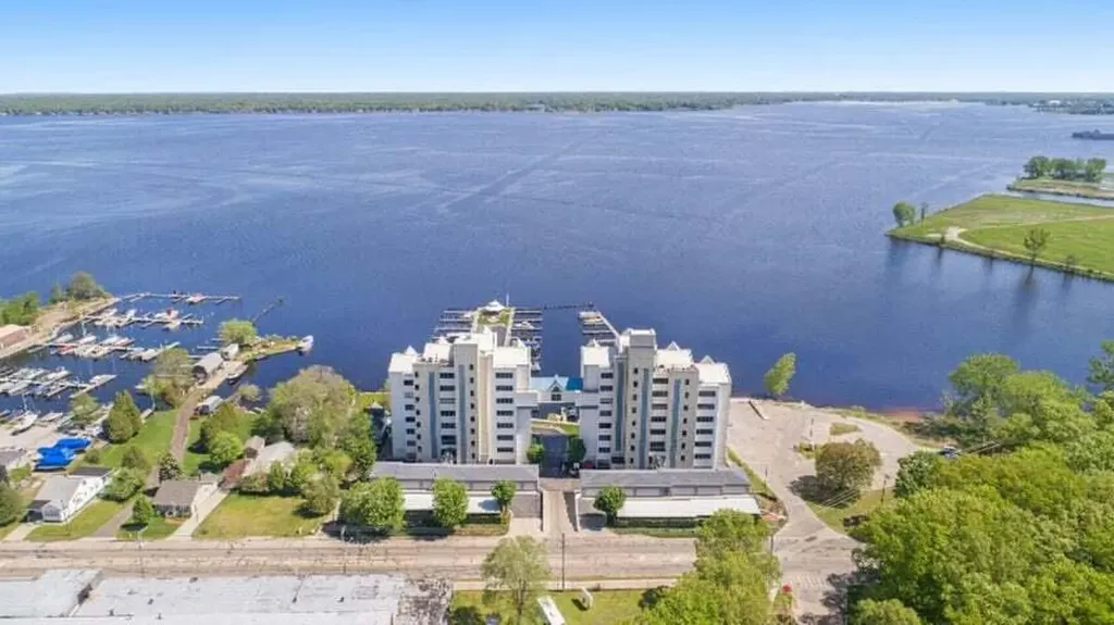 2964 Lakeshore Drive Muskegon City MI 49441