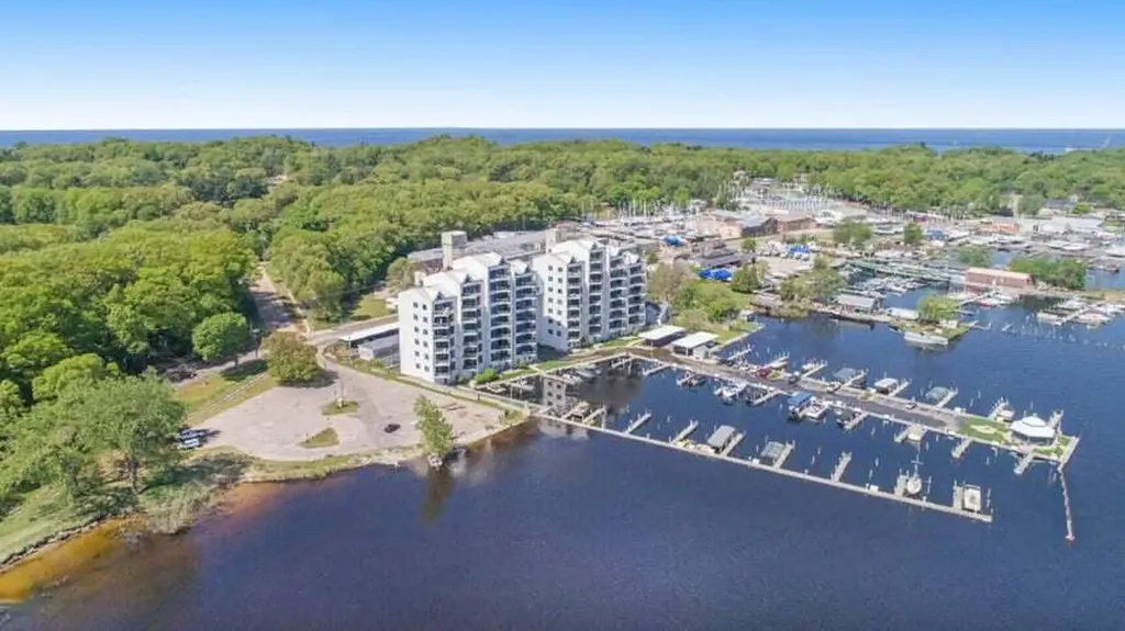 2964 Lakeshore Drive Muskegon City MI 49441
