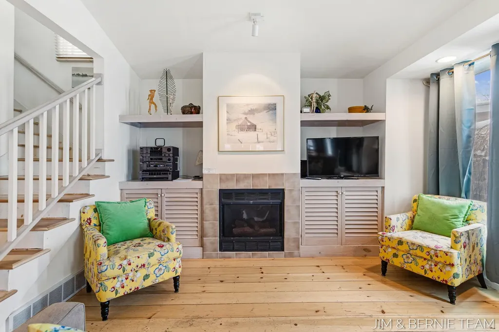133 Mason Street Saugatuck City MI 49453