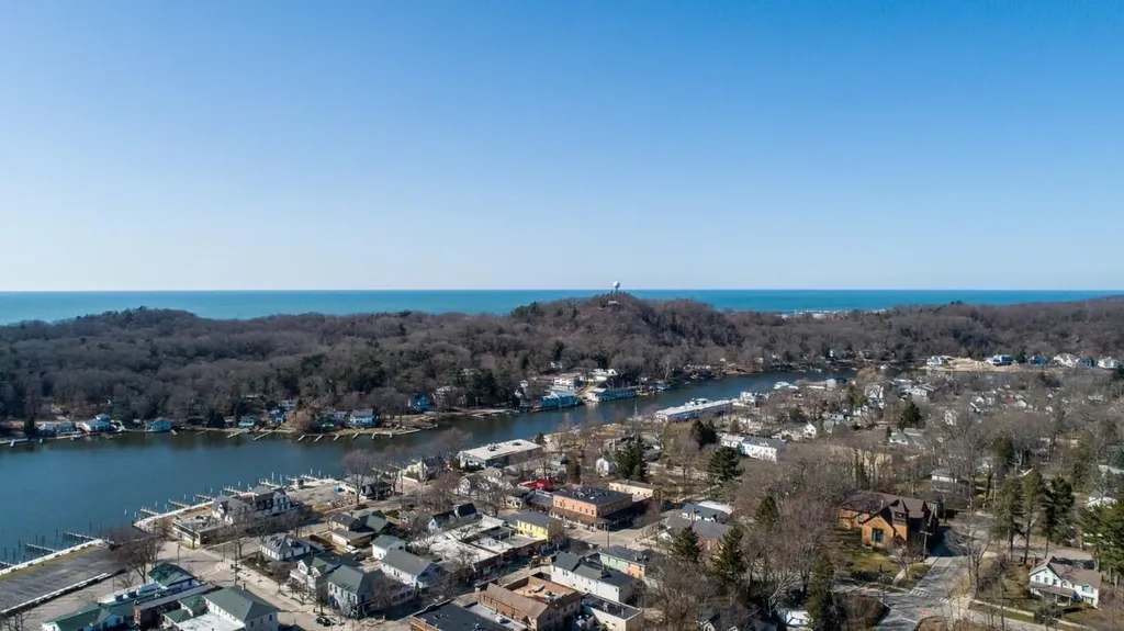 133 Mason Street Saugatuck City MI 49453