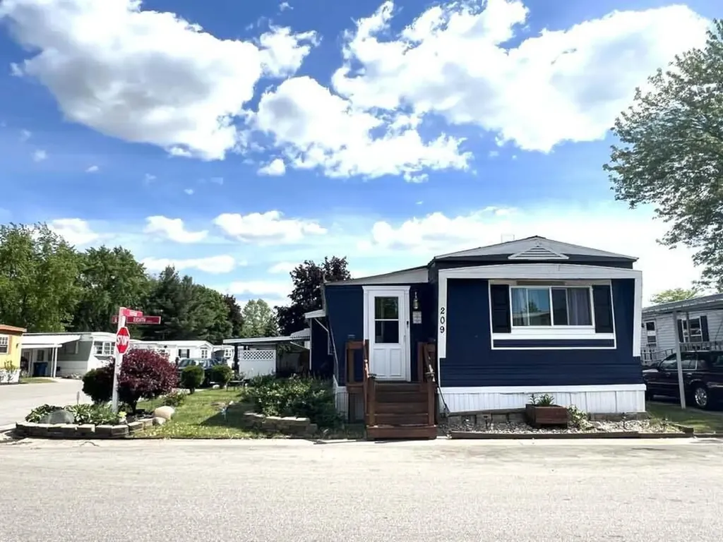333 E Lakewood Boulevard Holland Charter Township MI 49424