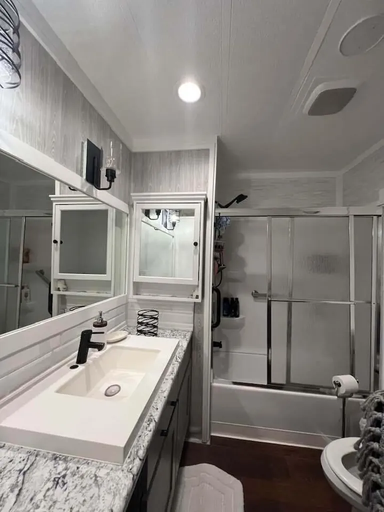 333 E Lakewood Boulevard Holland Charter Township MI 49424