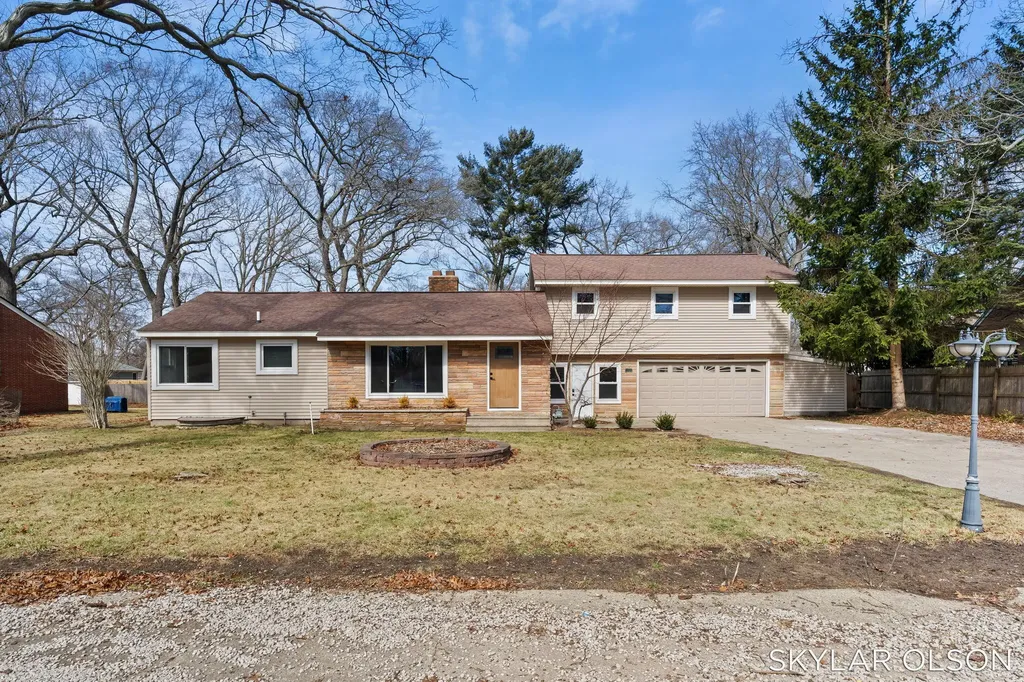 1924 Maryland Boulevard Norton Shores City MI 49441