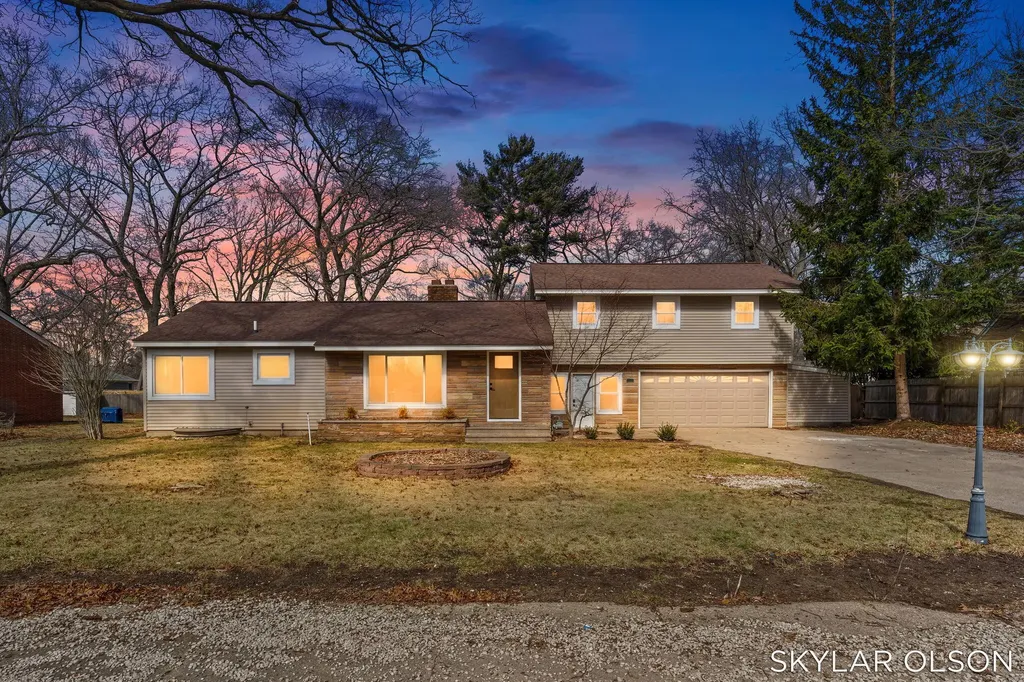 1924 Maryland Boulevard Norton Shores City MI 49441
