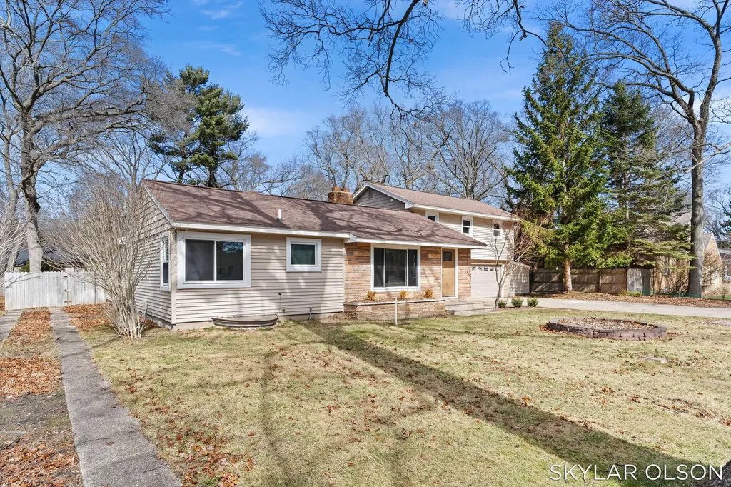 1924 Maryland Boulevard Norton Shores City MI 49441