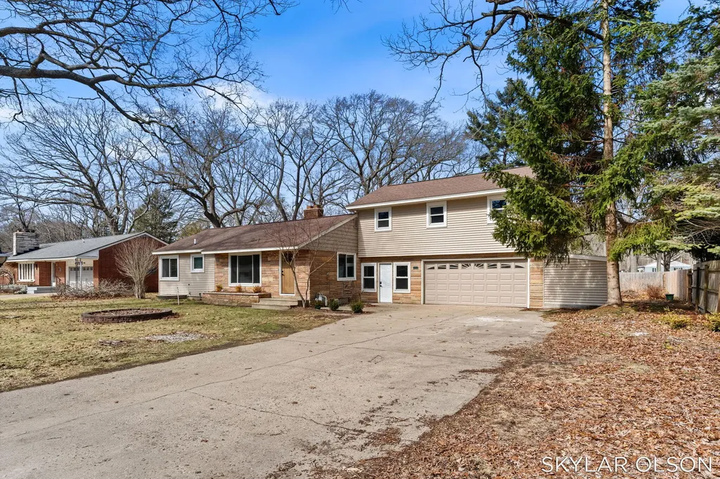 1924 Maryland Boulevard Norton Shores City MI 49441