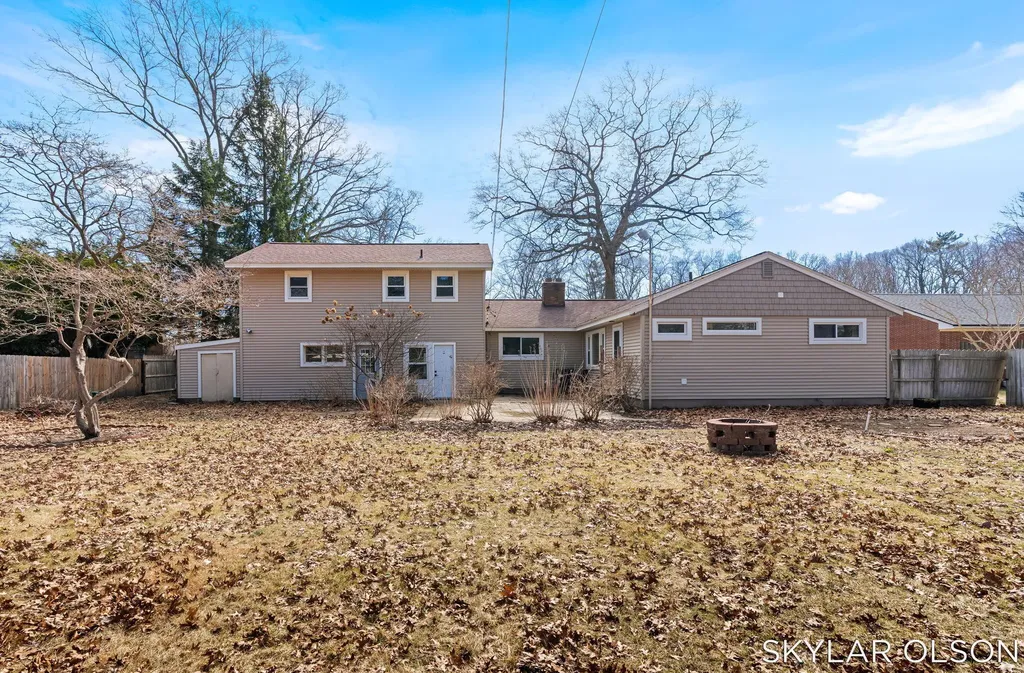 1924 Maryland Boulevard Norton Shores City MI 49441