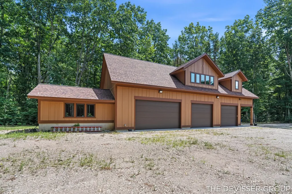 5837 Timber Bluff Trail Manlius Township MI 49408