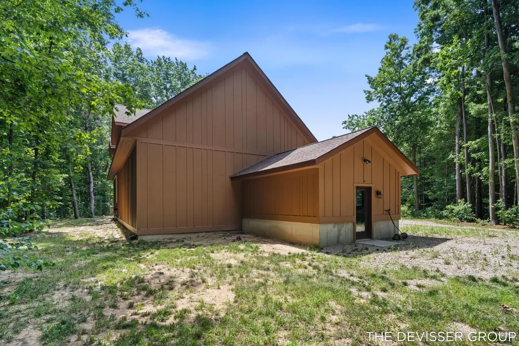 5837 Timber Bluff Trail Manlius Township MI 49408