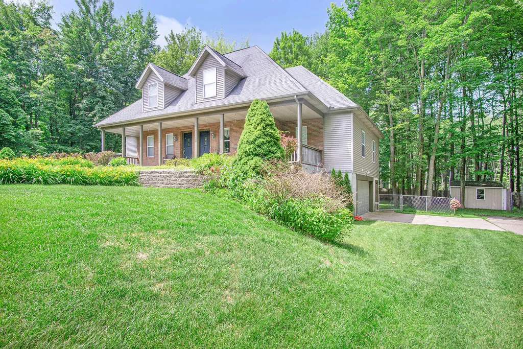 18501 148th Avenue Spring Lake Township MI 49456