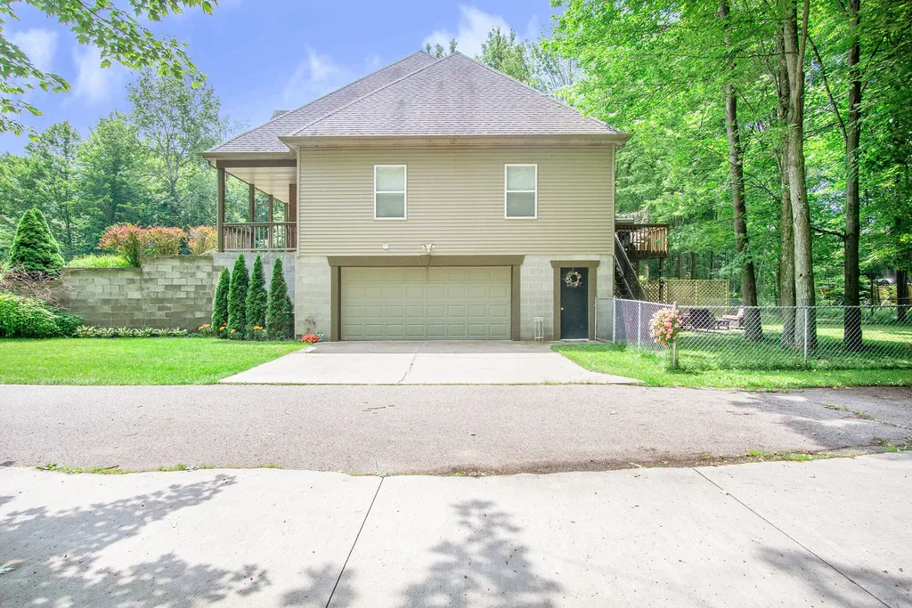 18501 148th Avenue Spring Lake Township MI 49456