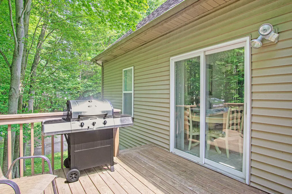 18501 148th Avenue Spring Lake Township MI 49456
