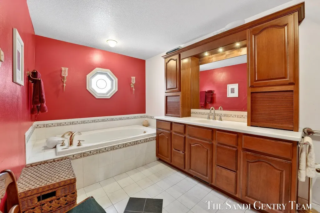 1322 Waverly Avenue Grand Haven City MI 49417