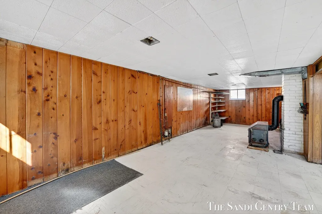 1322 Waverly Avenue Grand Haven City MI 49417