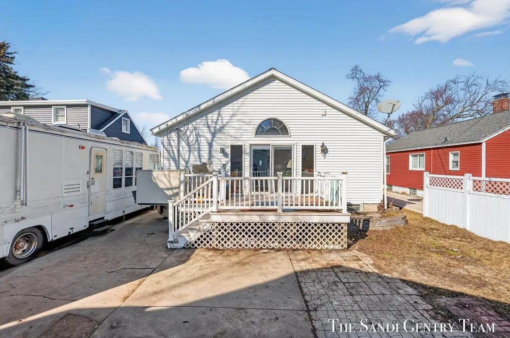 1322 Waverly Avenue Grand Haven City MI 49417