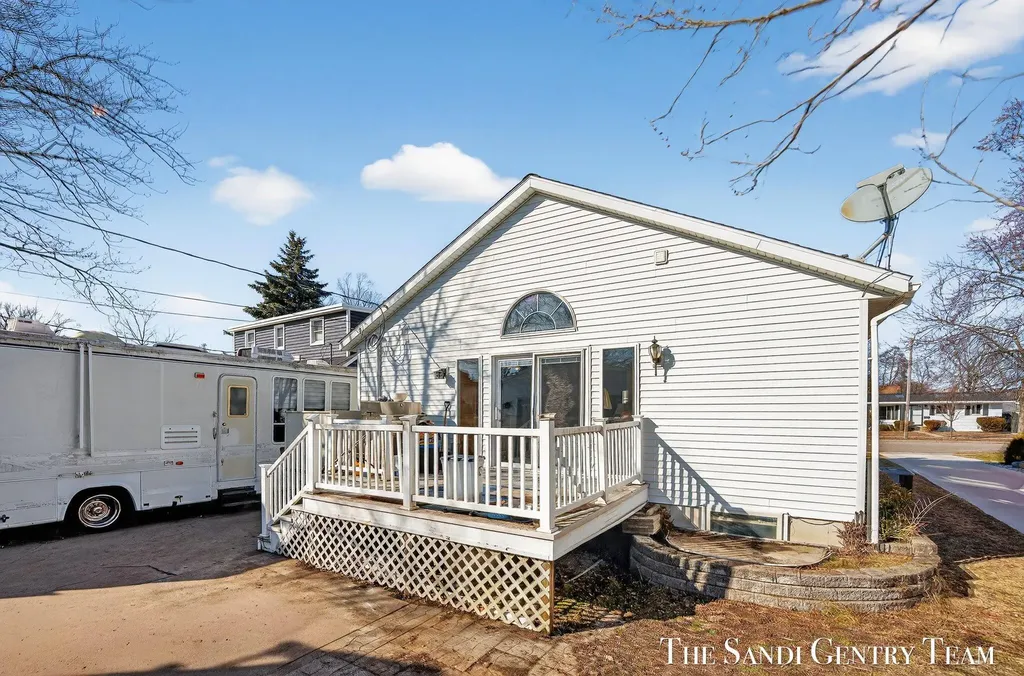1322 Waverly Avenue Grand Haven City MI 49417