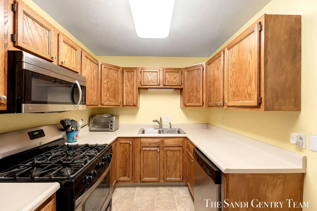 17632 Dustin Drive Ferrysburg City MI 49456
