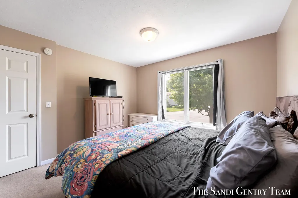 17632 Dustin Drive Ferrysburg City MI 49456