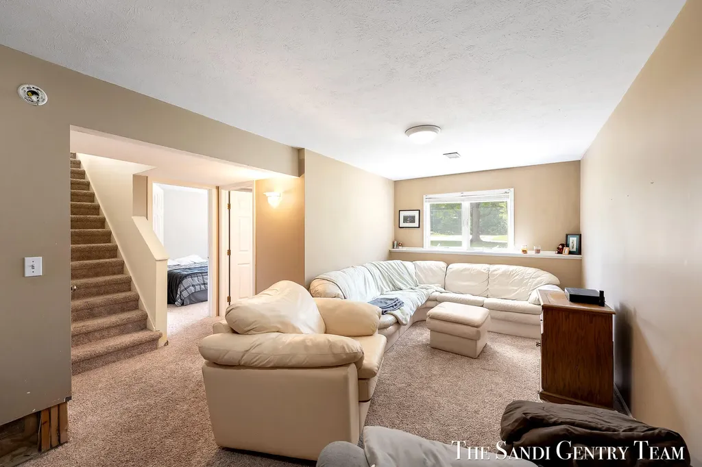 17632 Dustin Drive Ferrysburg City MI 49456