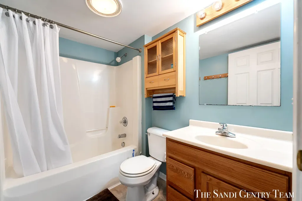 17632 Dustin Drive Ferrysburg City MI 49456