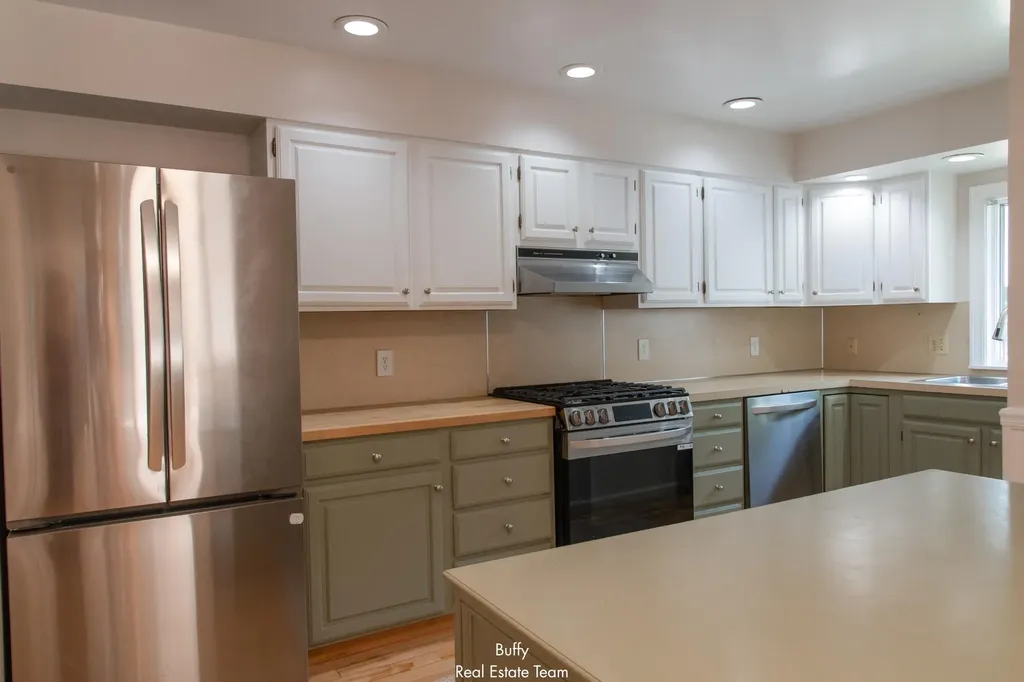 521 Leggat Street Grand Haven City MI 49417