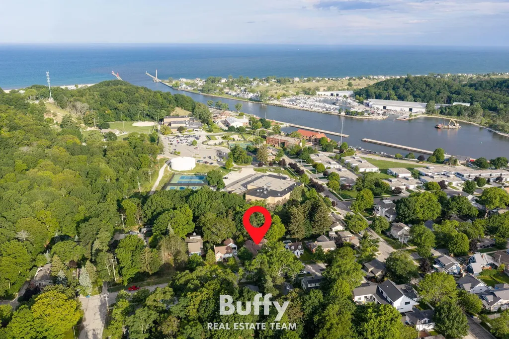 521 Leggat Street Grand Haven City MI 49417