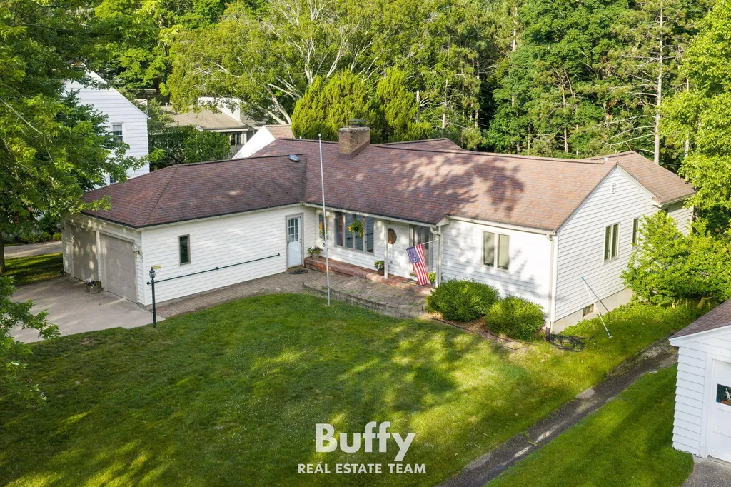 521 Leggat Street Grand Haven City MI 49417