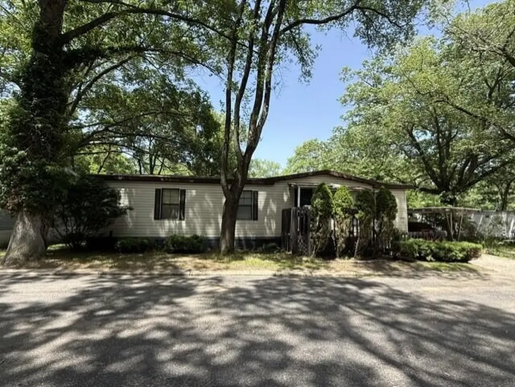2482 Pembroke Drive Norton Shores City MI 49441