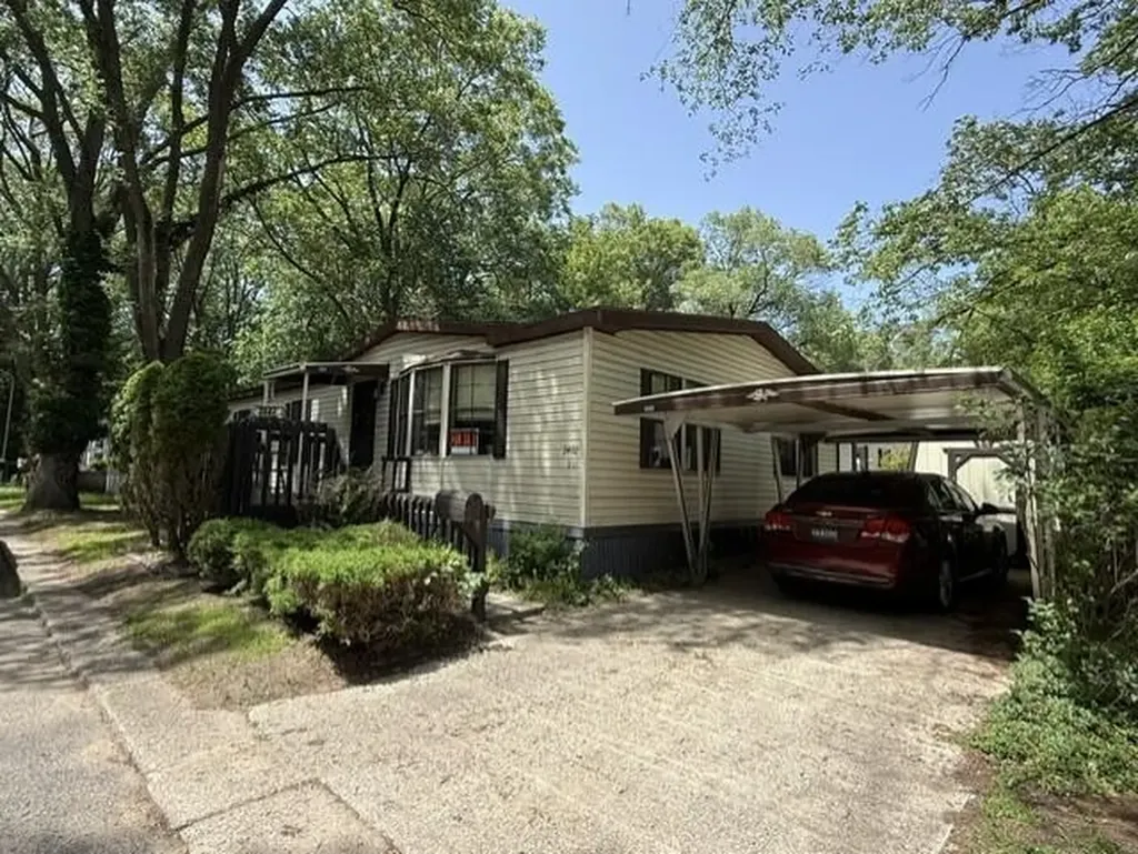 2482 Pembroke Drive Norton Shores City MI 49441