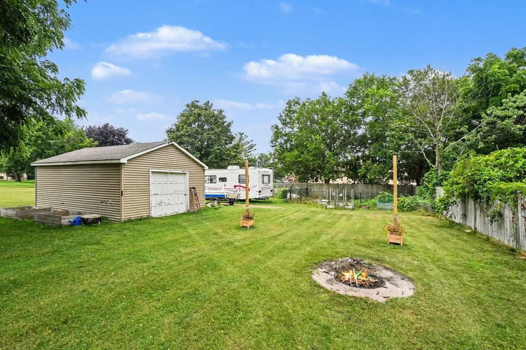 4071 Ivanrest Avenue SW Grandville City MI 49418