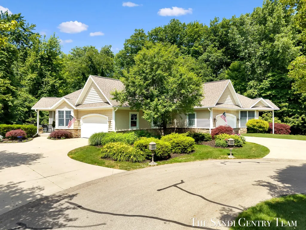 16300 Riverdale Court Ferrysburg City MI 49456