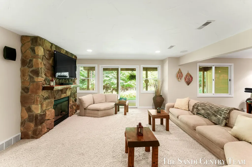 16300 Riverdale Court Ferrysburg City MI 49456