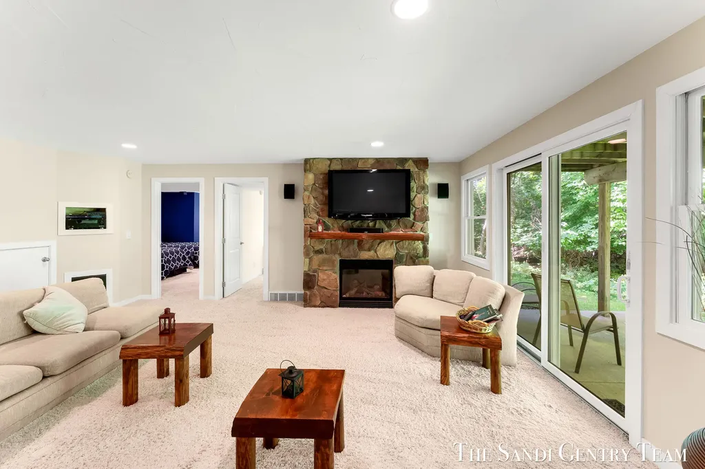 16300 Riverdale Court Ferrysburg City MI 49456