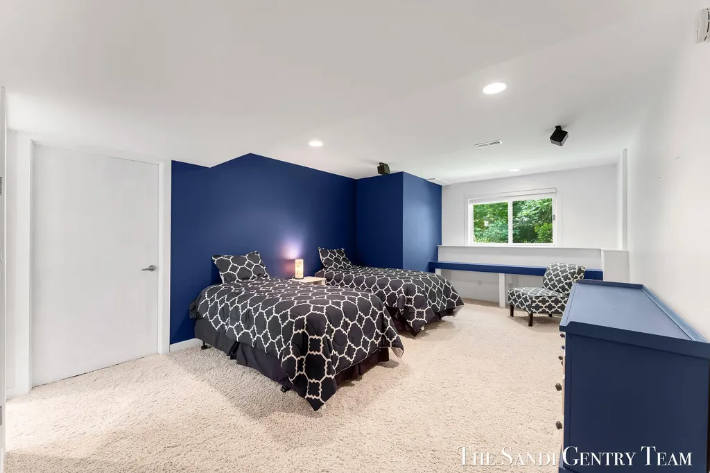 16300 Riverdale Court Ferrysburg City MI 49456