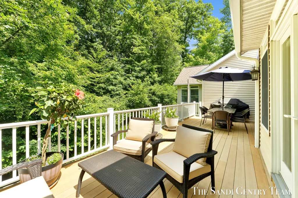 16300 Riverdale Court Ferrysburg City MI 49456
