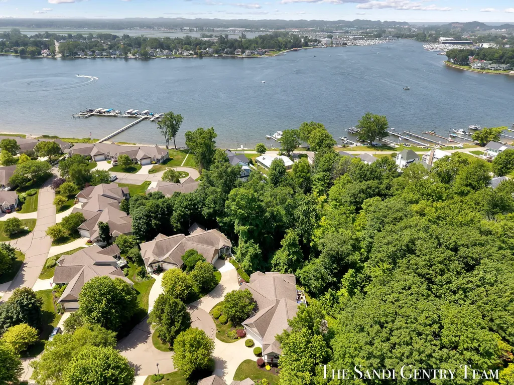 16300 Riverdale Court Ferrysburg City MI 49456