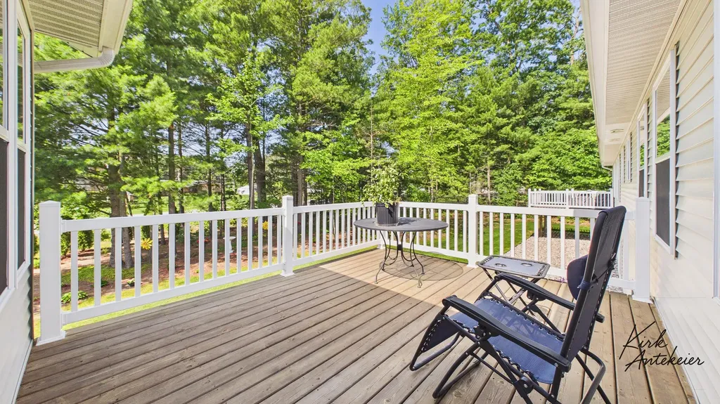 1421 E Addison Way Laketon Township MI 49445
