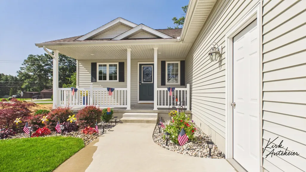 1421 E Addison Way Laketon Township MI 49445