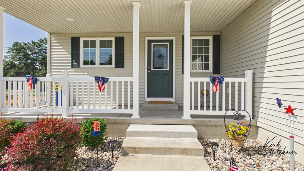 1421 E Addison Way Laketon Township MI 49445