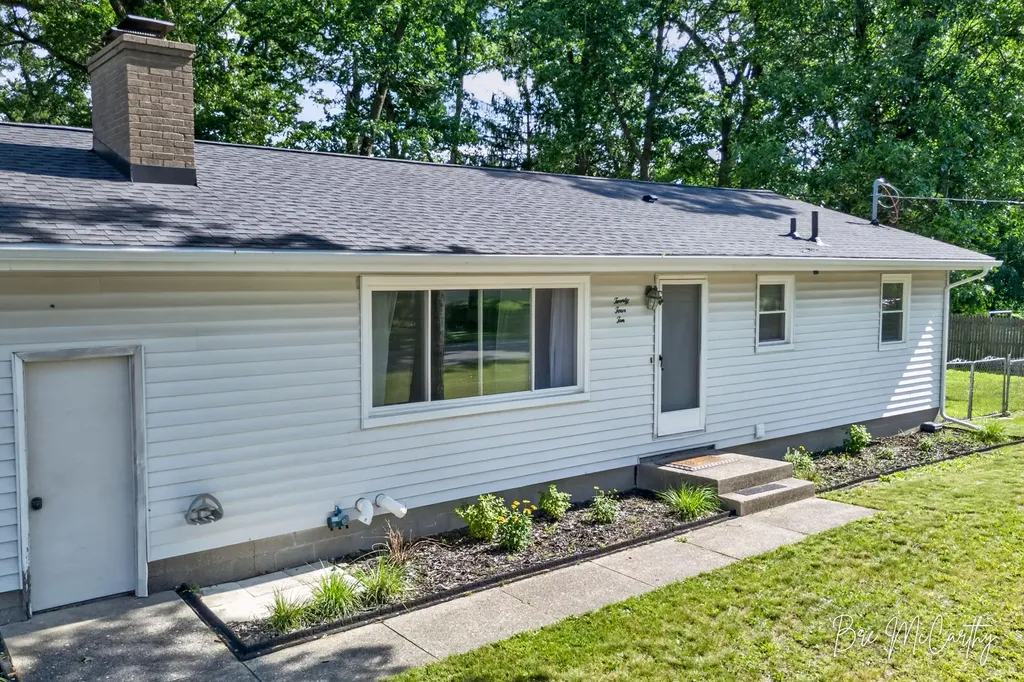 2410 Marcoux Avenue Muskegon Charter Township MI 49442