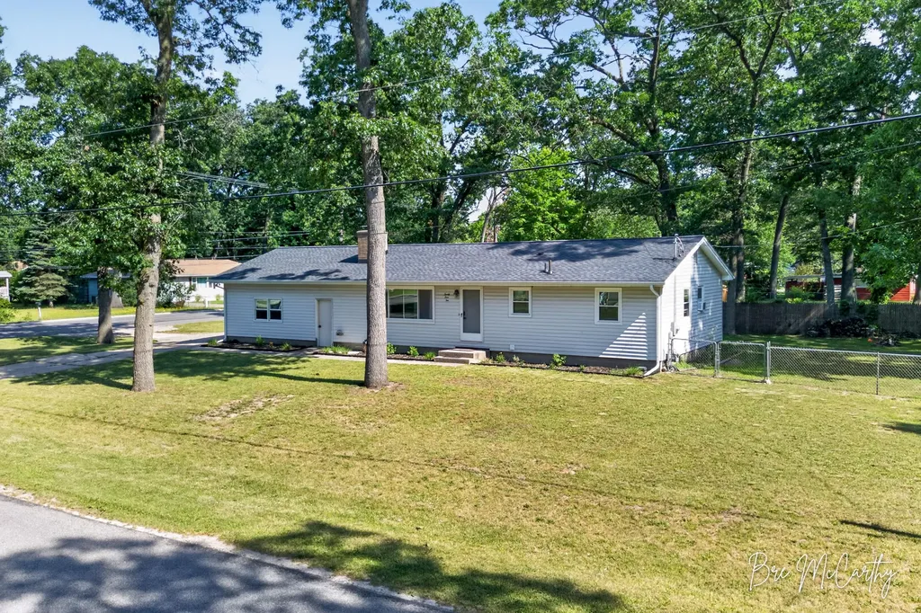 2410 Marcoux Avenue Muskegon Charter Township MI 49442