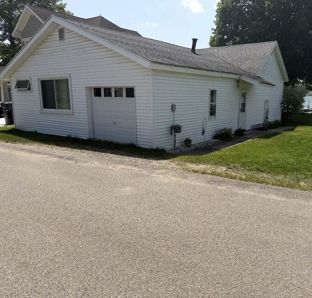 6771 Campau Lake Drive SE Caledonia Township MI 49302
