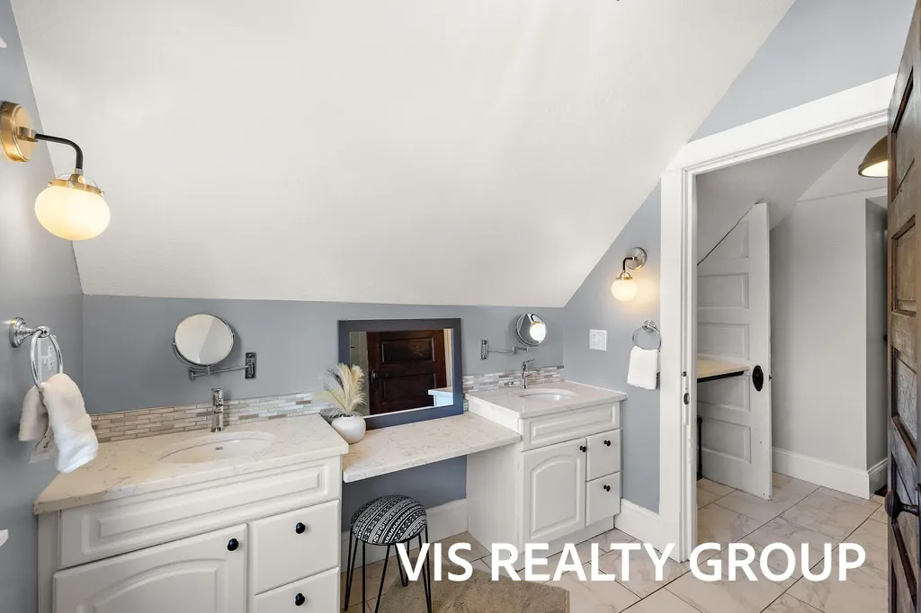 627 Fulton Avenue Grand Haven City MI 49417