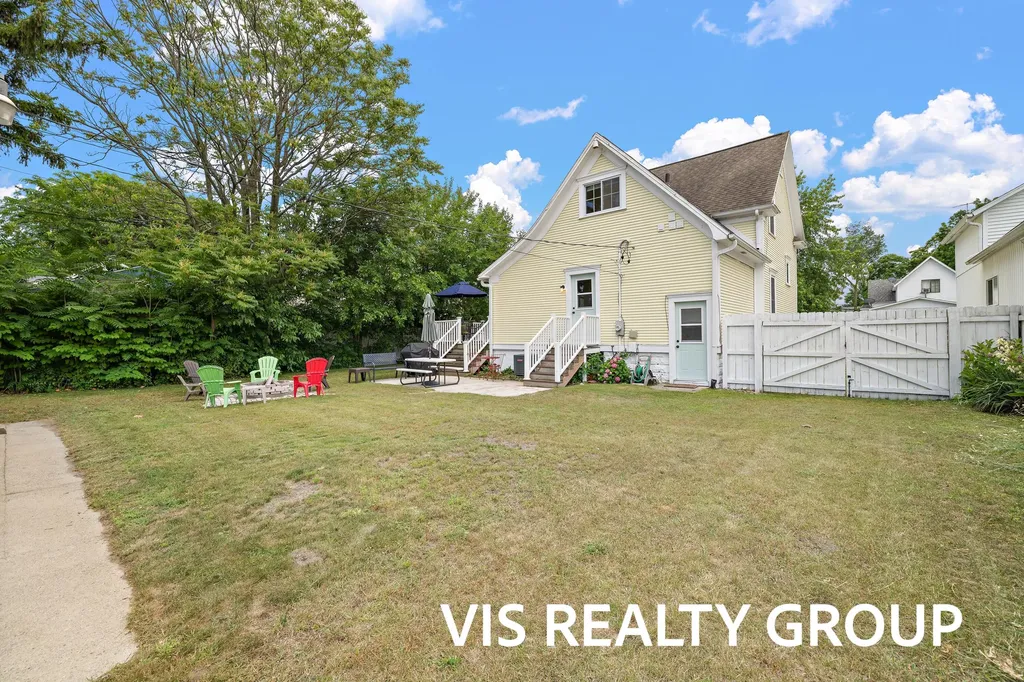 627 Fulton Avenue Grand Haven City MI 49417