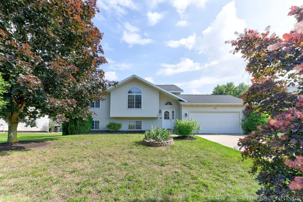 489 Sunmeadow Drive SE Gaines Charter Township MI 49508