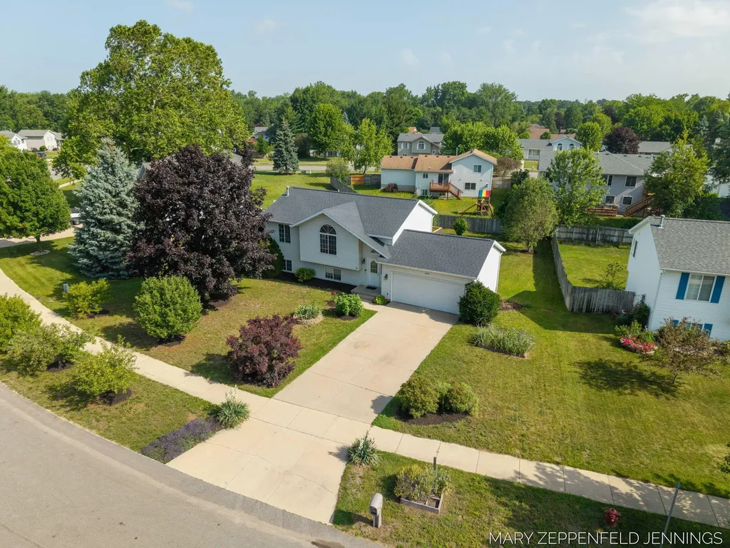 489 Sunmeadow Drive SE Gaines Charter Township MI 49508