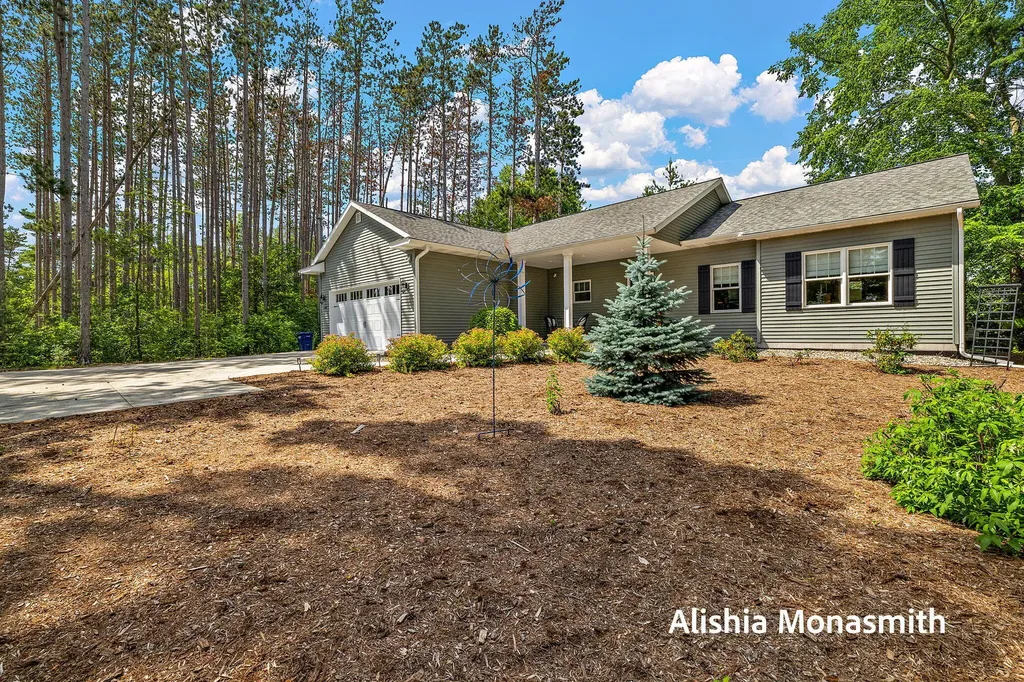 2360 E Mount Garfield Road Fruitport Charter Township MI 49444
