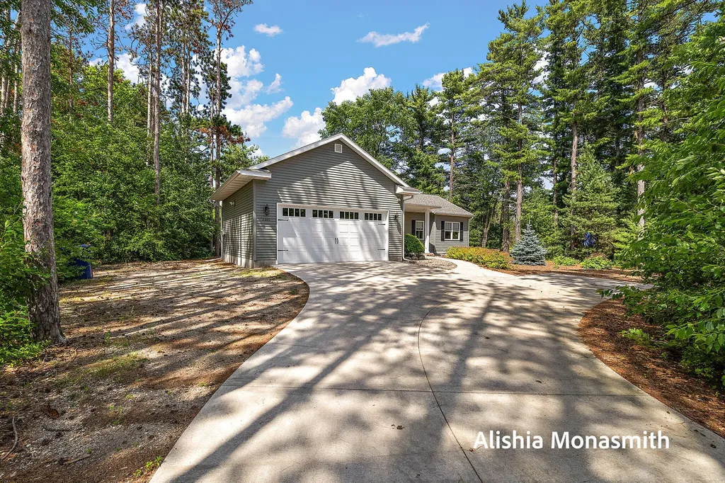 2360 E Mount Garfield Road Fruitport Charter Township MI 49444